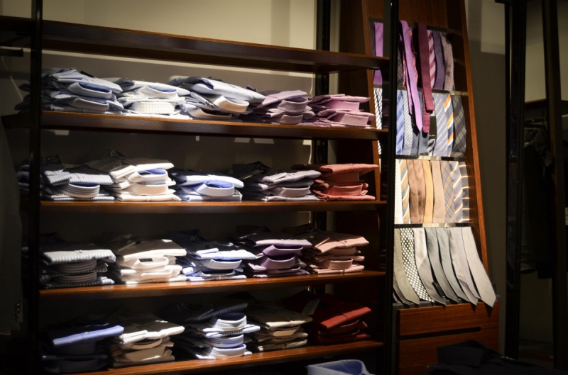 vente-TOURRETTES-min_shirts_exhibition_shop_shopping_shelf_buy_business_clothing-940715